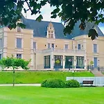 Dans Chateau Exceptionnel Piscine -golf -tennis * Les Forges (Deux-Sevres)