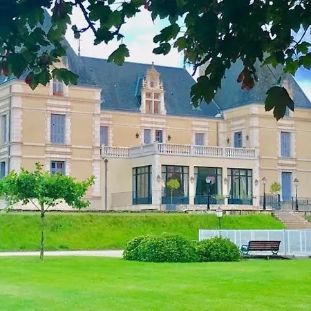 Dans Chateau Exceptionnel Piscine -golf -tennis * Les Forges (Deux-Sevres)