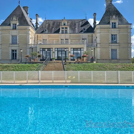 Appartement Dans Chateau Exceptionnel Piscine -golf -tennis Les Forges (Deux-Sevres)
