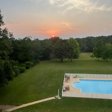 Dans Chateau Exceptionnel Piscine -golf -tennis