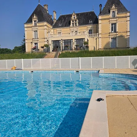 Dans Chateau Exceptionnel Piscine -golf -tennis * Les Forges (Deux-Sevres)