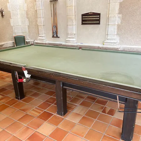 Dans Chateau Exceptionnel Piscine -golf -tennis