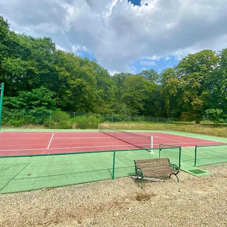 Dans Chateau Exceptionnel Piscine -golf -tennis