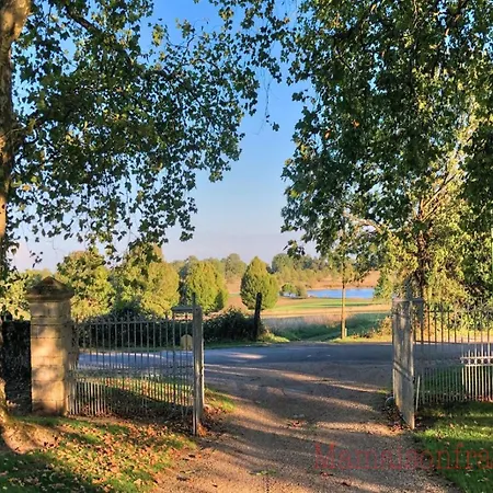 Dans Chateau Exceptionnel Piscine -golf -tennis Apartamento Les Forges (Deux-Sevres)