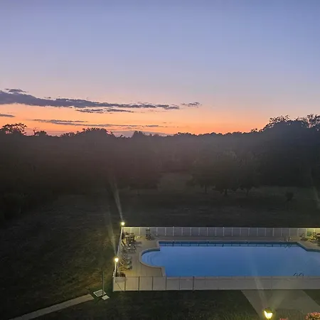 Dans Chateau Exceptionnel Piscine -golf -tennis Lägenhet