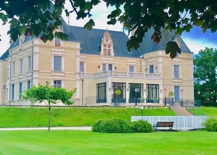 Dans Chateau Exceptionnel * Les Forges (Deux-Sevres)